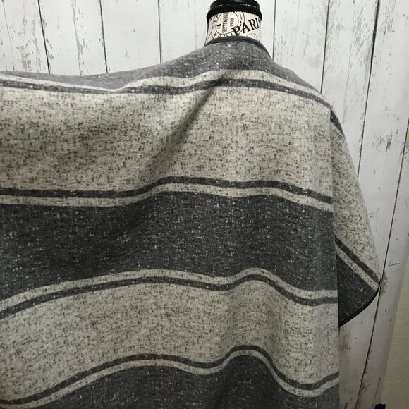 Ike Behar reversible fleece wrap in shades of gray.  One size fits most - Picture 4 of 9